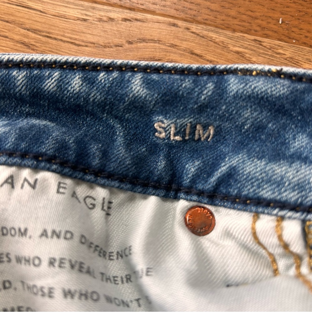 Men's Distressed American Eagle Slim fit 31x32 Blue Jeans - Picture 5 of 7